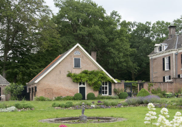 Vorden Lindeseweg 6 Koetshuis bij Kiefskamp